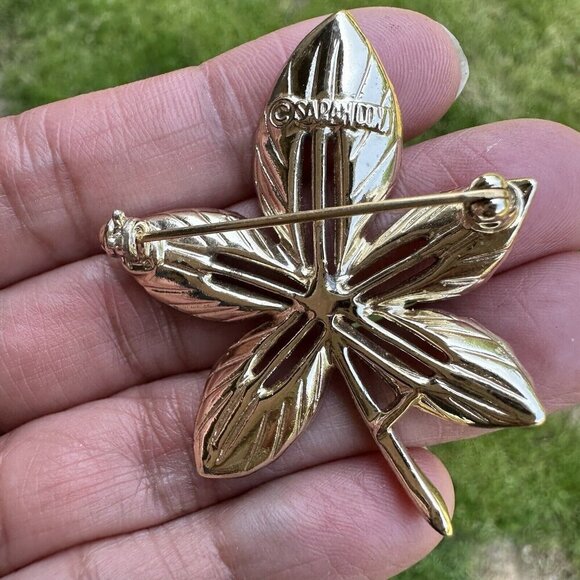 Vintage Sarah Coventry Maple Leaf Brooch Pin Gold Tone Metal Size 2" Length - Picture 4 of 7